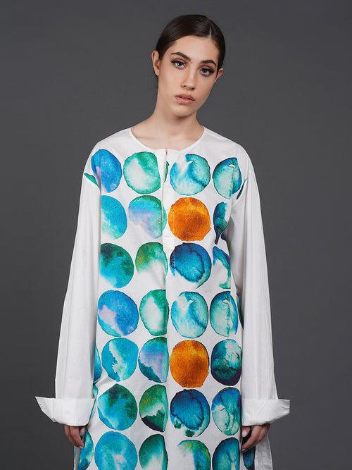 White cotton kurta showcasing abstract digital print in the front.