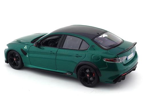 2020 Alfa-Romeo Giulia GTA green 1:18 Bburago diecast Scale Model collectible