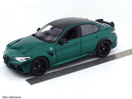 2020 Alfa-Romeo Giulia GTA green 1:18 Bburago diecast Scale Model collectible