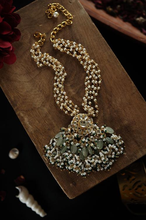 Jaiwari Mint Kundan And Pearls Necklace