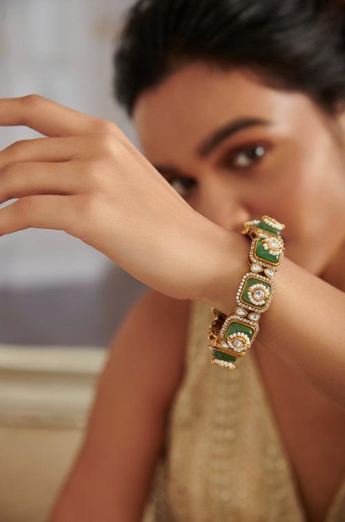 Vedanshi Mint Green Kundan Bangle