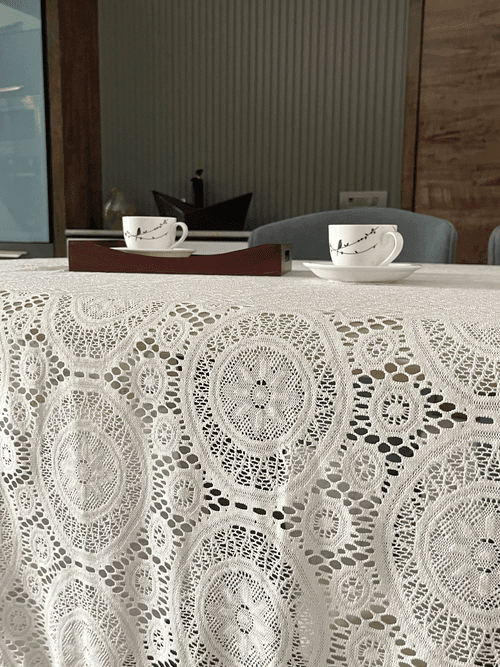 Nostalgia White Table Cloth