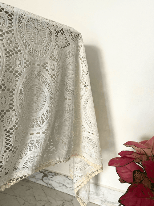 Nostalgia White Table Cloth