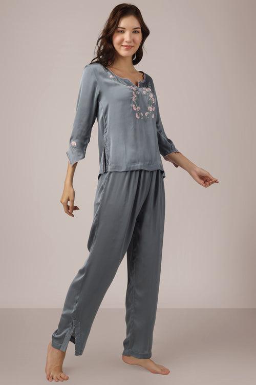 Mimi, Pyjama Suit