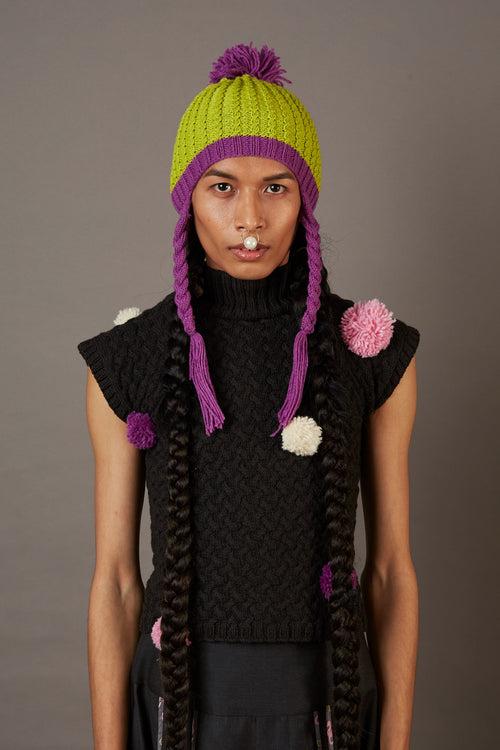 QUOD LOVE IN TOKYO BEANIE WITH BRAIDS IN ORGANIC WOOL IN PURPLE AND LIME