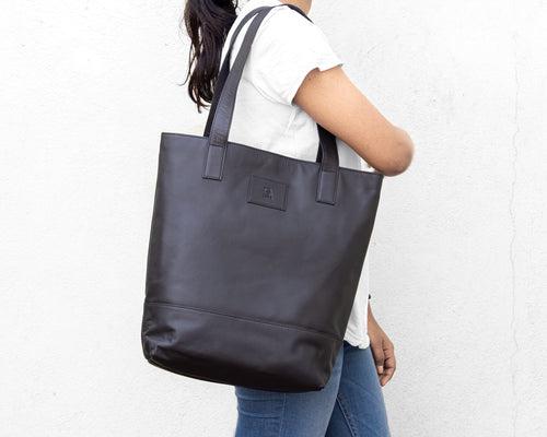 Classic Tote - Black