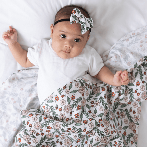 Rattle & Co. Swaddles + Bow Headband Set - Leafy Lazy