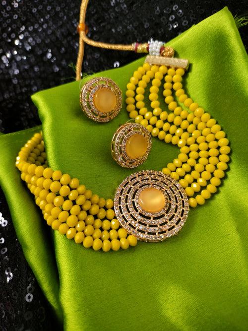 N03060_ classic gold polished jewelry choker style crafted design gold plated necklace set embellished with yellow crystal.