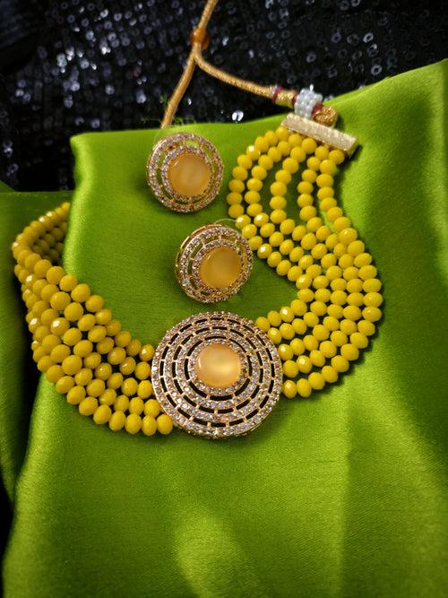 N03060_ classic gold polished jewelry choker style crafted design gold plated necklace set embellished with yellow crystal.