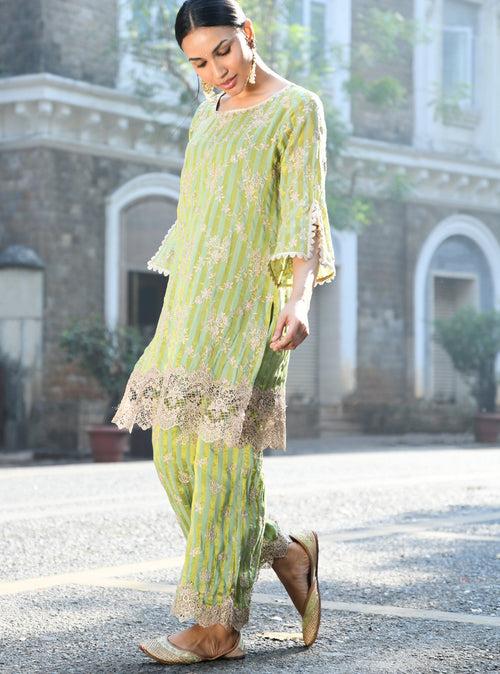 Mulmul Banarsi Paheri Green Kurta With Mulmul Banarsi Paheri Green Pant