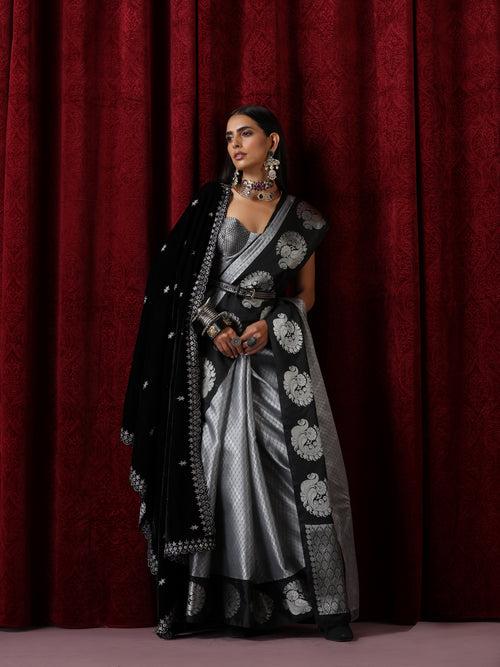 Grey Jacquard Saree with Black Border with Blouse Fabric