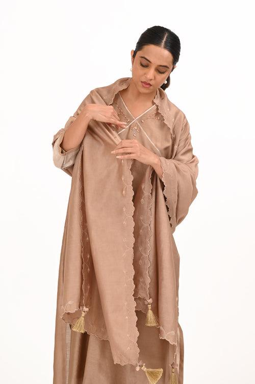 LILA - Ekru - V neckline Kurta Set