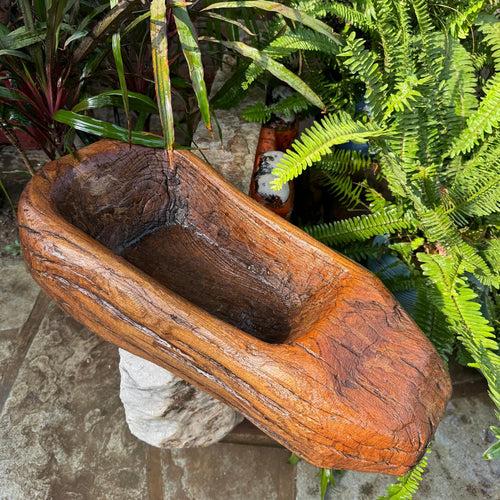 Burhan 4 : Raw wood planter