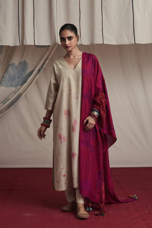 Ivory hand woven silk and khadi cotton jamdani Nadiyah kurta set.