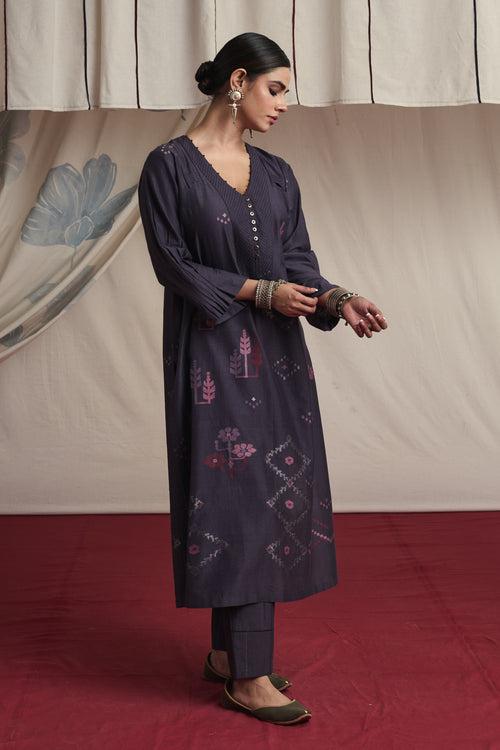 Charcoal hand woven silk and khadi cotton jamdani Bela kurta set.