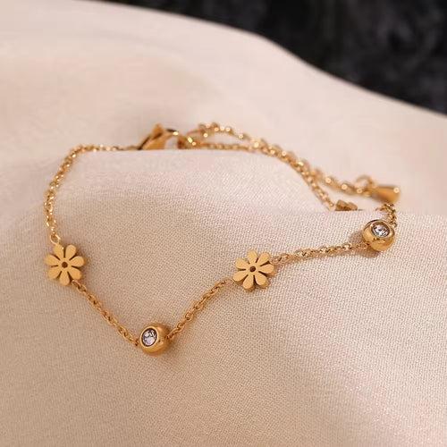 18KT Gold Plated Dainty Daisy Bracelet