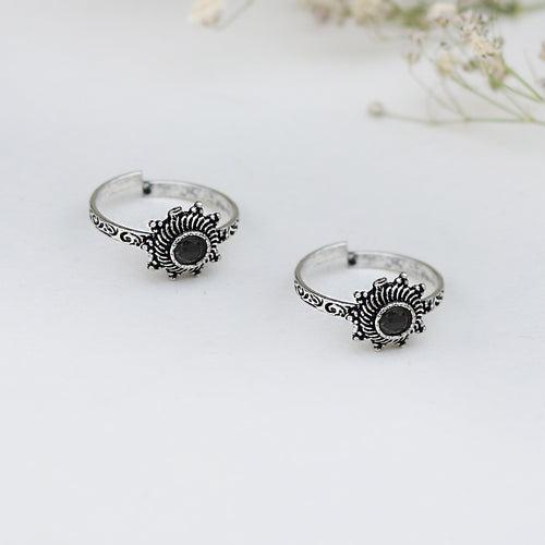 Teejh Arika Black Stone Silver Oxidised Toe Rings