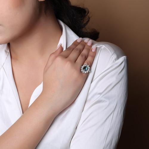 Victorian Ring with Labradorite, Billor Polki set in sterling Silver with oxidised plating, adjustable.