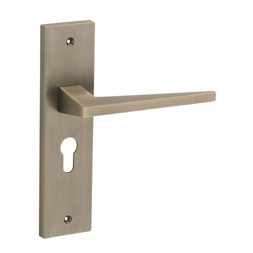 IPSA Flax Moderna Handle Series on 8" Plate CYS Lockset with 60mm Coin and Knob - Matte Antique Finish MAB