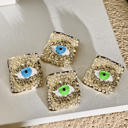 Gaze of Elegance Pearl Square Studs