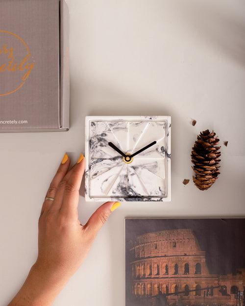 Table Clock - Elegance White&Black