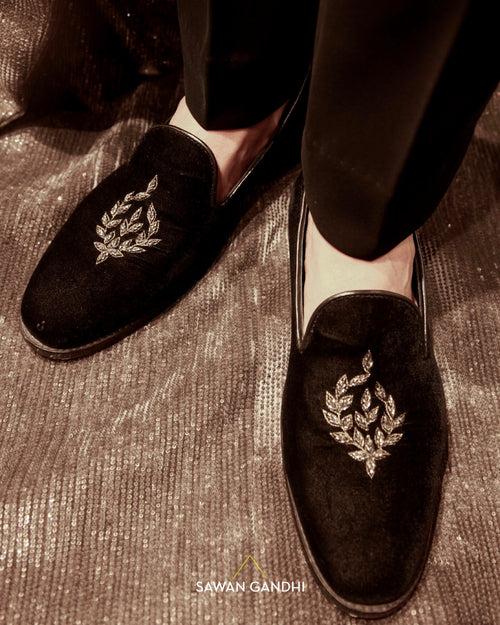 Black leaf shoes