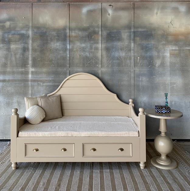 Eleanor Day Bed