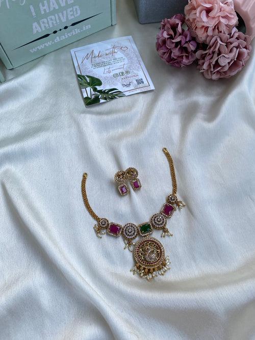 AD choker with Earrings