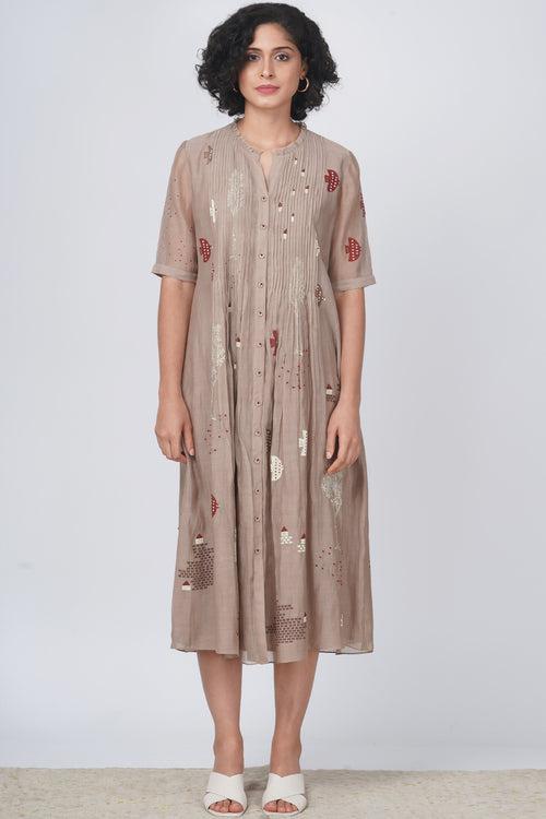 Hakoni print pleated dress in cotton chanderi