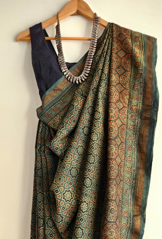 'SIKANDAR BEGUM: Green' Ajrakh on handwoven Maheshwari