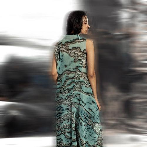 Reef Printed and Textured Draped Dress With a Raised Collar