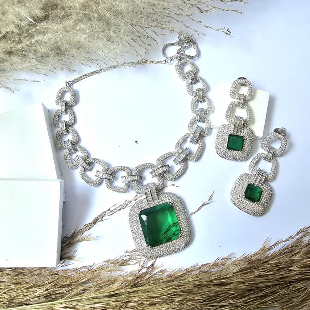 Emerald Stone Statement Neckpiece With Earring