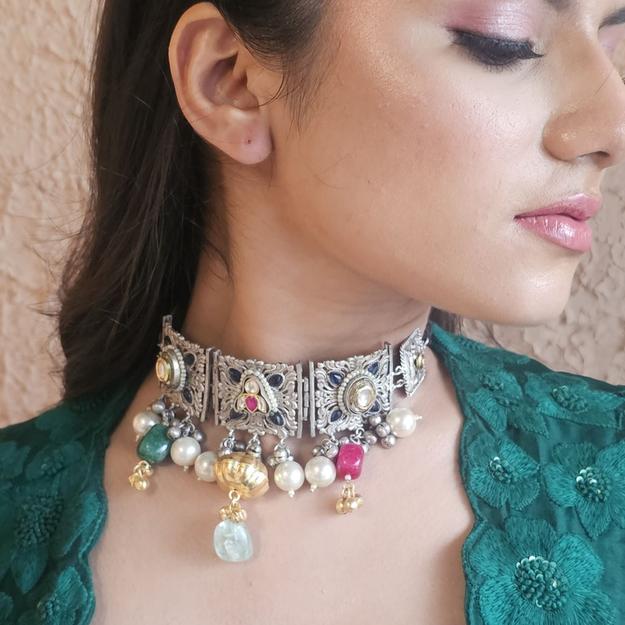 Choker Neckpiece With Pearls