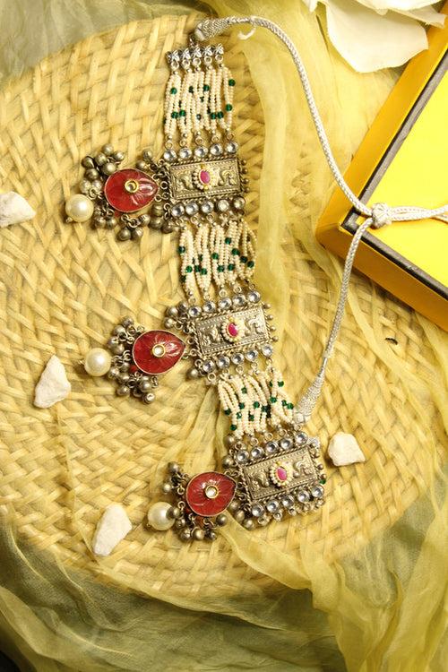 Red Stone Neckpiece With Pearl