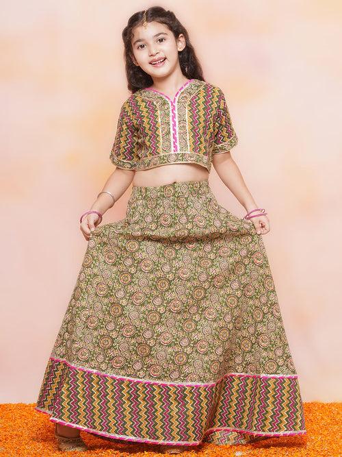 Kids Cotton Zigzag Print half Sleeve Green Lehenga Choli Set For Girls