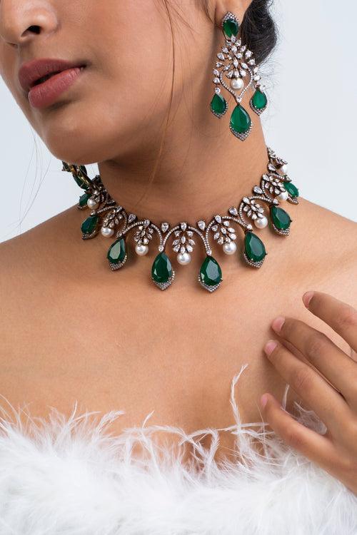 Smaragd Pushpa Polki Choker Necklace with Earrings