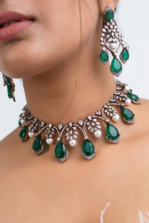 Smaragd Pushpa Polki Choker Necklace with Earrings