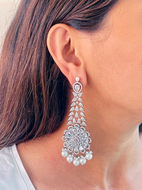 Pramuka White Diamond Set (Earrings & Necklace)