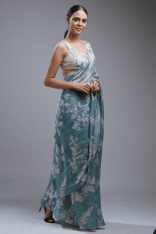 <b>KoAI</b><br/>Blue with White Floral Saree