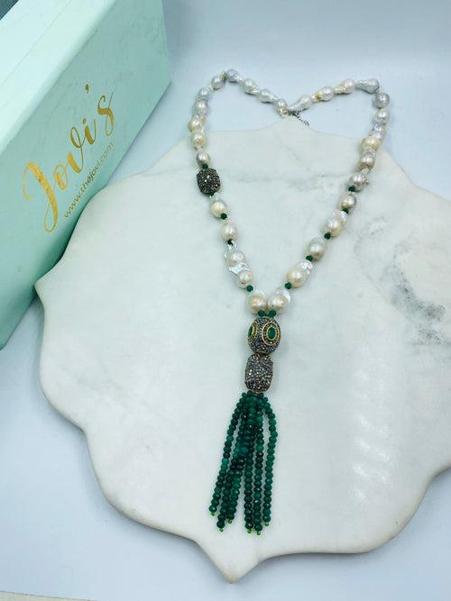 FRESHWATER PEARL AND GREEN JADE NECKLACE
