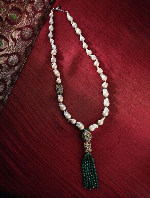 FRESHWATER PEARL AND GREEN JADE NECKLACE