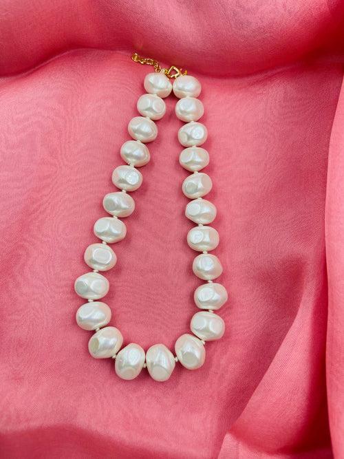 Shell Pearl Short Necklace