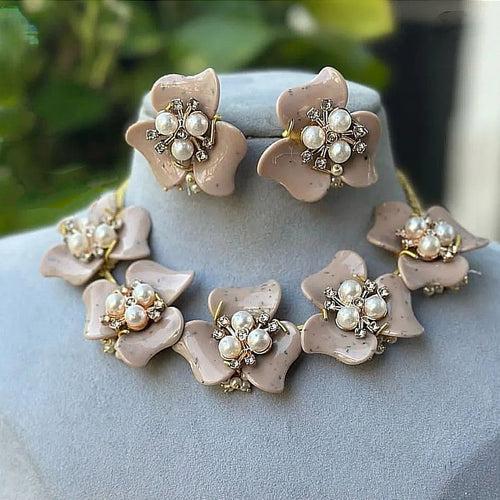 Flower jewelry with pearls