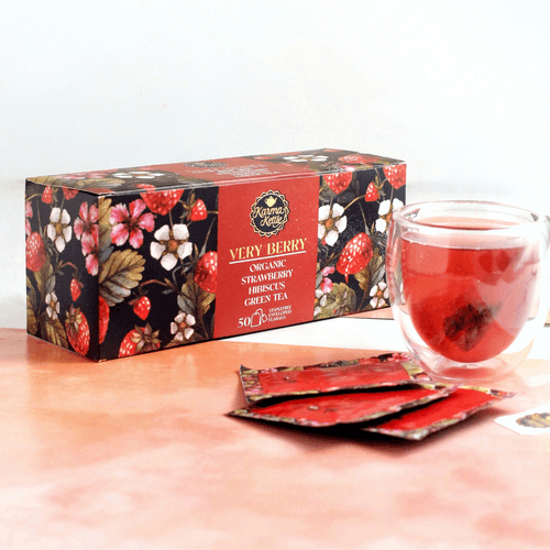 Organic hibiscus and berry green tea