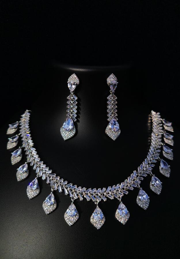 Antaara Diamond Necklace with Earings