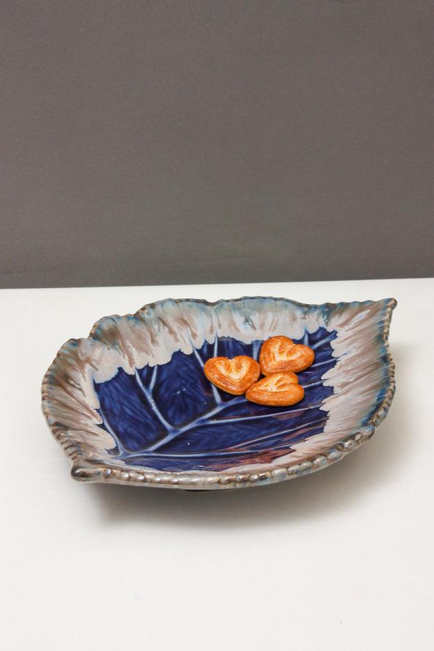 Leaf shape ceramic platter/ serving tray