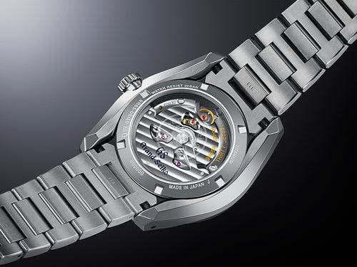 SBGA481 - GS Lion with High-Intensity Titanium Spring Drive