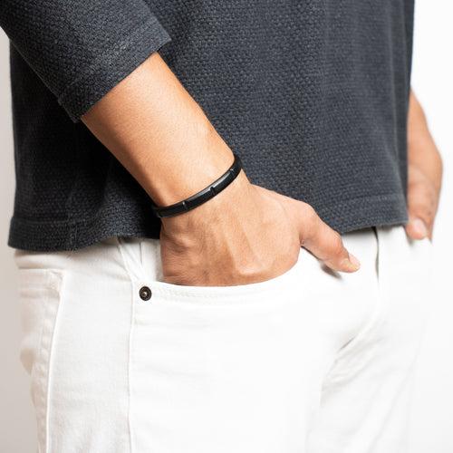 Line Cuff - Matte Black