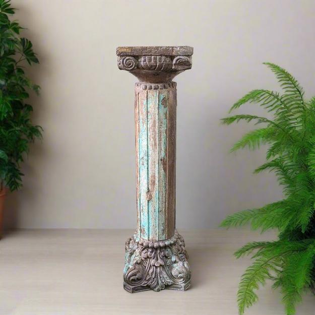 Wooden Pillar in distressed Green