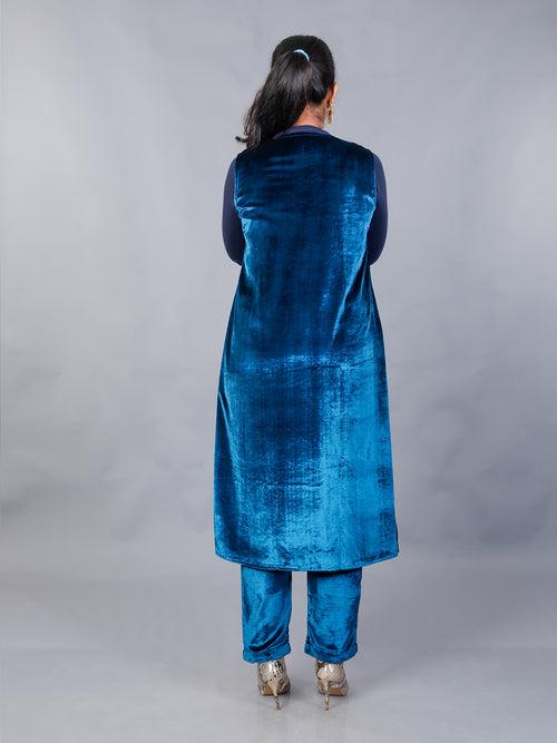 Blue velvet cape with single button closure